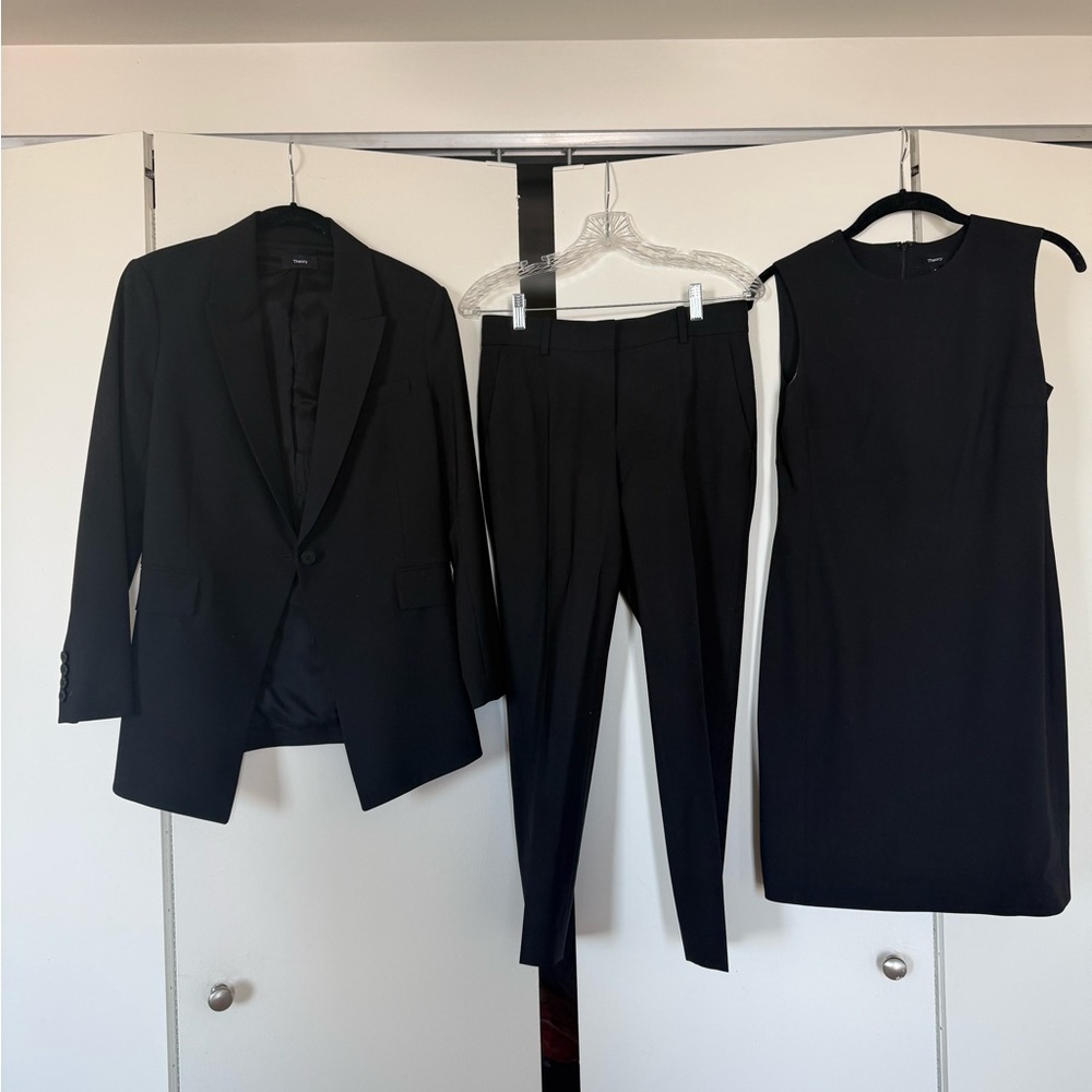 Theory Sleeveless Fitted Dress in Good Wool - Black - Picture 7 of 7